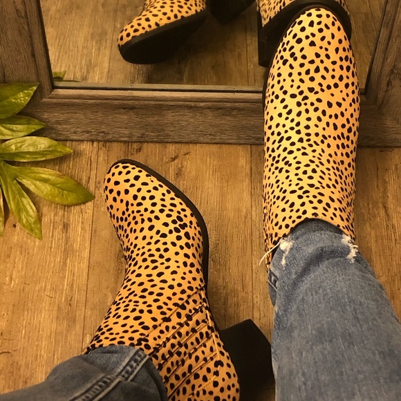 💕🐆NEW Cheetah/Leopard Slip On Ankle Booties 🐆💕 - Picture 3 of 4